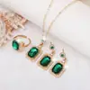 Collar con Cruz y Piedras Anillo Pendientes Set de Tres Piezas para Mujer Nicho Diseño de Alta Gama Sentido Joyería Conjunto Venta al por Mayor Moderno