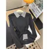 Camiseta base de punto de alta gama con bloques de color estilo Miu y cuello polo para mujer, top interior tipo suéter ajustado estilo francés para primavera y otoño