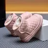 Botas de Nieve para Niñas, Zapatos de Algodón Cálidos de Invierno Forrados de Felpa para Bebés, Botines Cortos Antideslizantes de Suela Suave para Niños, Diseño Acolchado de Moda