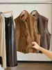 Roupas femininas estilosas: um colete retrô, em camadas, com gola alta e textura de camurça, perfeito para o outono e inverno. Um top único e estiloso, modelo A14267