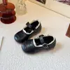 Sapatos Infantis Primavera/Verão 2026 Tênis Retro Marrom Francês de Couro Infantil Sapatos de Princesa para Meninas Sapatos de Couro de Corte Baixo com Solado Macio
