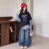 Conjunto de Camiseta Manga Longa Estampada de Desenho Animado Patchwork Xadrez Falsa Duas Peças e Calça Jeans Wide Leg para Meninas 26 Outono Novo