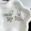 Colgante de llavero con forma de corazón de melocotón y mariposa de diamante rosa de alto valor, corazón de chica dulce, flor pequeña, mariposa, accesorios para mochila escolar de estudiante