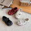 Zapatos de piel versátiles de estilo coreano para niñas, con lunares, para ballet, nueva moda primavera y otoño 2026, suela suave, versátiles, para bebé princesa