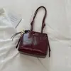 Bolsa Quadrada Pequena de Mão Cor Lisa Estilo Coreano Feminina 2026 Outono Inicial Nova Elegante Temperamento Fashion Simples Alto Valor Bolsa de Ombro Único