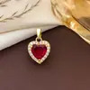 Colgante Nuevo de TikTok Más Vendido Colgante de Corazón Colorido para Mujer, Lujo Ligero Nicho de Gama Alta Simple Versátil Accesorio en Forma de Corazón