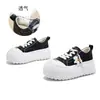 Zapatillas blancas de cuero genuino con suela de espuma para mujer, nuevo estilo otoño 2026, zapatillas casuales lindas y peculiares con puntera grande, para aumentar la altura, de suela gruesa