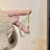 Pulseira de Camélia com Pérolas para Mulheres 2025 Novo Modelo Luxo Leve Alto Padrão Nicho Requintado Versátil Joia para Melhor Amiga Atacado