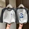 Camada Base de Pelúcia para Meninos Tamanho Médio-Grande Camiseta de Manga Longa Patchwork Infantil Gola Redonda Aquecimento Roupa Íntima de Menino Estilo Coreano Top Estiloso
