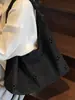 Bolso de Nuevo Estilo para Mujer, Bolso de Hombro Casual Calado, Bolso de Axila para el Trabajo y los Viajes de las Mujeres, Bolso Tote Literario, Moderno