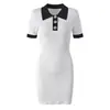 Vestido de Tricô Yunsiya 24 Primavera/Verão estilo Jennie com Gola Polo Pequeno Chanel, Emagrecedor, para Mulheres com Decoração de Botões