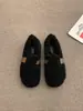 Sapatos Tendência Quentes com Veludo 2026 Outono/Inverno Sapatos Casuais Slip-on para Uso Externo Sapatos Peludos com Solado Macio Sapatos Individuais para Mulheres