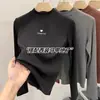 Moda Retro Veludo Alemão Outono e Inverno 2024 Novo Interno Estiloso Padrão Bordado Camisa Base Feminina Manga Longa Top Tendência