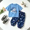 2026 Novo Estilo Roupas de Verão para Bebê Menino Calças Jogger Finas Estampadas Tendência Conjunto de Duas Peças Preto e Branco Estilo Coreano