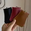 Nuevo collar llavero geométrico de cuero estilo europeo y americano con diseño único, cadena versátil para la clavícula para el día a día y cadena para suéter