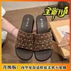 Sandalias de exterior para mujer de venta caliente en verano con diseño de lunares en tela, ajuste ancho, tacón de cuña y suela de plataforma, nuevo estilo 2026