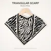 Novo Cachecol Triangular de Tricô Xadrez Preto e Branco com Fivela Magnética Outono e Inverno Pequena Bola Dourada Protetor de Pescoço de Alta Qualidade