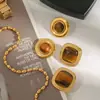 Pendientes de Acero de Titanio Europeos y Americanos Jieding Pendientes Lujo Ligero Gama Alta Pendientes de Piedra Ojo de Tigre Pendientes de Otoño e Invierno Joyería Transfronteriza