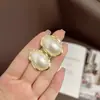 Pendientes de Botón Elegantes Simples Estilo Francés Lujo Ligero Gama Alta para Commuter Combinan con Todo Pendientes de Aguja de Plata para Mujer Pendientes de Perla Ovalada