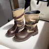 Botas Martin retro de punta redonda con hebilla y suelas gruesas para mujer, nueva colección otoño 2026, tacón grueso, botas de moda adelgazantes, botas de plataforma