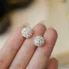 Corea del Sur pendientes de hidrangea de perla de imitación de diamante flash diseño de nicho pendientes de alta gama pendientes simples pequeños y exquisitos