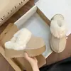 Pantuflas de exterior para mujer, 2026, estilo coreano moderno, nuevas pantuflas de invierno con forro de pelo, suela gruesa, punta cerrada con forro de felpa