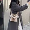Bolsa Pequeña Peluda Linda con Adorno de Encaje y Lazo para Niñas, Nueva Versátil Bolsa Cruzada para Teléfono 2026