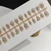 Set de 30 Piezas de Uñas Postizas Blancas de Lujo de Gama Alta con Forma de Corazón, Escalonada Corta con Pedrería Grande, Temperamento