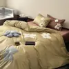 Bordado em Toalha Algodão de Fibra Longa Acetinado 100S Conjunto de Roupa de Cama de Quatro Peças 100% Algodão Capa de Edredom 100% Algodão Lençol Universal para Todas as Estações Estilo com Elástico