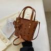 Bolso pequeño popular de este año para mujer, nuevo bolso de mensajero de moda para todo uso, bolso de cubo portátil de primavera y verano 2025