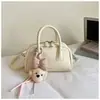 Bolsa de boliche rosa claro estilo doce para mulheres, nova bolsa de mão texturizada de nicho para o verão de 2026, bolsa de corrente para o trabalho
