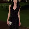 Vestido Longo de Verão 2026 Nova Moda Preto com Gola Halter Decote V Bolinhas para Mulheres, Ajuste na Cintura, Emagrecedor, que Molda o Quadril