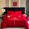 Novo Conjunto Vermelho de Quatro Peças Estilo Chinês para Casamento, Roupa de Cama para Quarto de Casamento, Conjunto Bordado de Dragão e Fênix de Luxo Leve Atacado