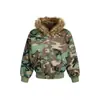 Jaqueta de Algodão Yidao Vintage 2025 Inverno Novo Estilo de Rua Japonês Camuflagem Retrô com Gola de Pelo e Capuz para Homens e Mulheres