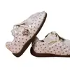 Sapatos Infantis 2026 Novos Sapatinhos de Treino Alemães com Bolinhas Bordado Solado Fino Retro Meninas Estudantes Infantis Casuais Doces Fofos Tendência