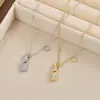 Nueva moda 2023 elegante cadena para la clavícula femenina diseño de nicho sentido del diseño estilo hip hop collar de lápiz labial collar estilo europeo y americano joyería