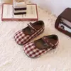 Zapatos de tela estilo coreano para bebé niña, zapatos Mary Jane de cuadros con suela blanda de cuero, zapatos planos sencillos para niñas, nuevos zapatos transpirables de primavera-verano para niños pequeños