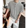 Popular Camiseta Henley Gris Oscuro tipo Lino para Hombre, Camisa Polo de Manga Corta de Verano Relajada Estilo Old Money, Ajuste Regular en Hombros Estilo Americano
