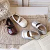 Sapatos Mary Jane Estilo Retro Francês para Meninas, com Velcro, Sola Lisa Versátil, Sola Macia, Sapatos Infantis de Couro, Sapatos Individuais para Meninas da Primavera e Outono