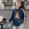 Camiseta de algodão puro com três listras e mangas compridas para meninas, para primavera e outono, top casual versátil com gola redonda para crianças mais velhas, base doce para bebês