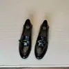 [Em Estoque] Mocassins Vintage com Fivela de Metal para Mulheres, Slip-On com Fivela de Cinto Sapatos Pequenos de Couro com Salto Médio Robusto