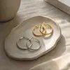Pendientes de estilo europeo y americano, geométricos retro, minimalistas y exagerados; pendientes de aro nuevos, transfronterizos, de nicho, estilo metalizado y de lujo ligero