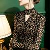 Camisa de malla de cuello alto para mujer, nueva blusa interior de manga larga con estampado de leopardo calado, primavera y otoño de 2022