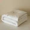Colcha jacquard 100% algodão com enchimento de fibra de proteína de seda a 10%, colcha de verão leve e macia, colcha fofa e quente para primavera/outono e colcha espessa para inverno