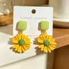 Pendientes Pequeños de Margarita, Nuevo Estilo Popular, Pendientes Sencillos y Modernos para Mujer, Estilo Coreano, Accesorios de Oreja Pequeños y Únicos para Mujer, Venta al por Mayor