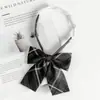 Colección de Pajaritas RayadasPajarita JK Sin Corbata Plana con Plumas Estilo Japonés Camisa de Uniforme Escolar Estilo Estudiante