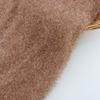 O fabricante fornece roupas brilhantes e decorativas, brinquedos, tecidos decorativos, bolsas, sapatos, chapéus, roupas, tecidos para travesseiros