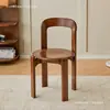 Popular silla de comedor vintage de madera maciza nórdica para uso doméstico, silla Rey moderna simple retro para sala de estar, para espacios pequeños, estilo dopamina