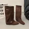 Botas de otoño 2026 para mujer, elegantes botas de caña alta con hebilla de cinturón para aumentar la altura interior, puntera cuadrada retro, nuevo estilo de botas de montar