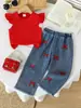 Ropa para Niñas 2-8 Años Camiseta de Verano para Niñas Roja de Canalé con Mangas de Mosca + Pantalones de Mezclilla Bordados con Lazo